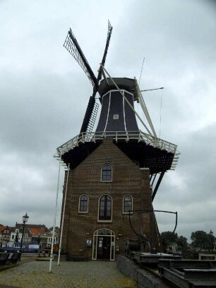 Haarlem: Windmühle "Molen de Adriaan"