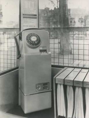 "Pay-on-Answer"-Münztelefon von Douglas Scott