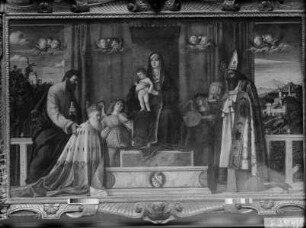 Thronende Madonna mit Kind zwischen Heiligen