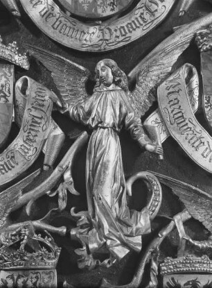 Grabmal der Maria von Burgund (+ 1482) — Rechte Längsseite — Engel mit Schriftbändern