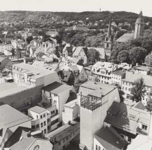 Blick vom ehem. Zeiss-Forschungshochhaus über Johannisplatz, Wagnergasse, Katholische Kirche St. Johannis und Friedenskirche zum Landgraf (281 m)