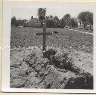 Die Soldaten Adolf Hitlers im Felde, Deutsches Heldengrab vor Warschau