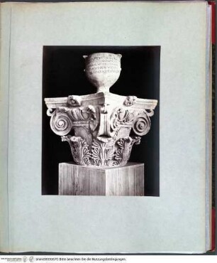 Rome sculptureKapitell mit oberstehenden Urne - Rotes Album III (Grabmäler, antike Skulptur und Fragmente; 16. Jh.)