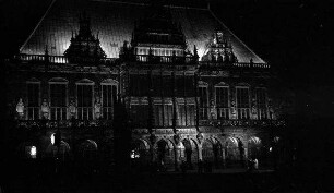Bremen: Rathaus bei Nacht angestrahlt