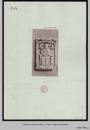 Mitteltafel eines Triptychon mit dem thronenden Christus mit Segensgestus (Pantokrator)
