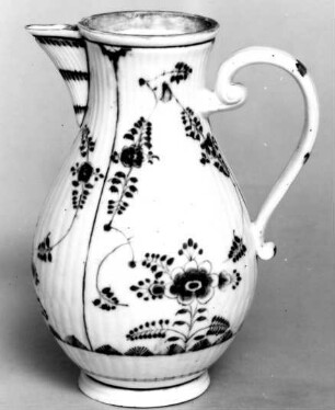 Kaffeekanne aus der Frankenthaler Porzellanmanufaktur