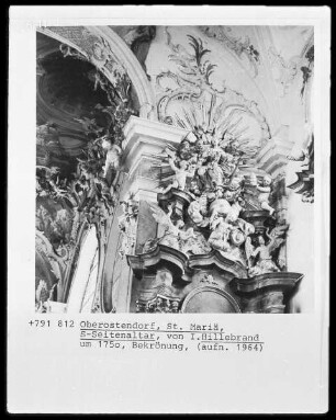 Bekrönung des südlichen Seitenaltars: Madonna als Himmelskönigin