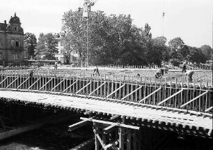 Freiburg: Verschalung der neuen Kronenbrücke