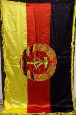 Ehrenbanner des ZK der SED und des Ministerrates zum 20. Jahrestag der DDR