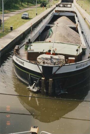 Stoßschutzversuch an der Schleuse Petershagen/Weser