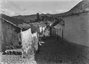 Potosi, Straße der Oberstadt : Blick auf eine Gasse der Oberstadt von Potosi, wo sich ursprünglich eine Siedlung von Indigenen erstreckte.