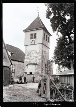 Kirchturm von drei verschiedenen Seiten, romanisch