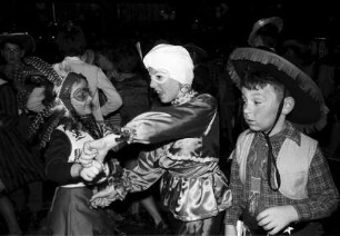 Kindermaskenball des "Festausschuß Karlsruher Fastnacht" in der Schwarzwaldhalle.