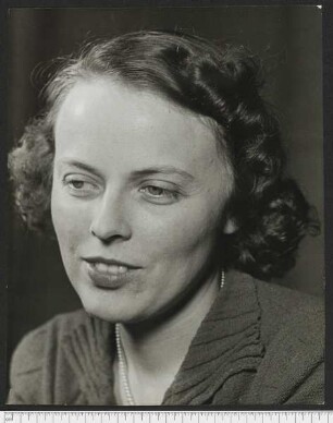 Porträtaufnahme Martha Dodd