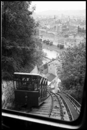 Graz: Schlossbergbahn, abwärts auf Stadt