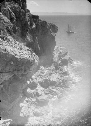 Das Vorgebirge Sunion mit Blick auf die Helena-Insel Makronisos