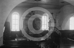 Kirche Ronneburg mit Blick auf Kanzel und Altar