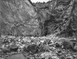 Bergwerksbesichtigung : Eine Gruppe besichtigt ein Bergwerk