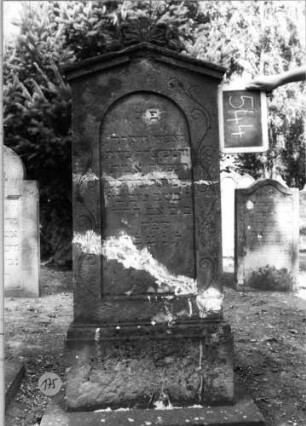 Grabstein 175 (Index: 100087456) Maße HxBxT: 156x60x14 cm: Grabstein 175