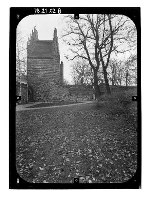Neubrandenburg. Stargarder Tor (M. 14. Jh.). Seitenansicht