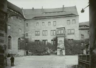 Schloss Colditz, Fürstenhaus, Hoffront