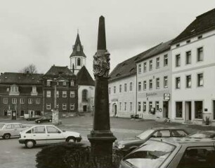 Marktplatz mit Distanzsäule