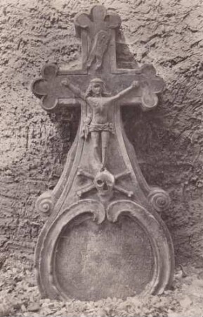 alter Friedhof. Grabkreuz