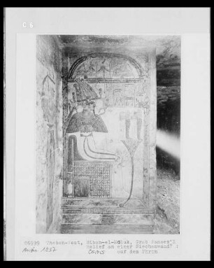 Osiris auf dem Thron