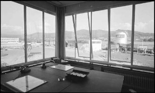 Freiburg: Verwaltungsgebäude, Ausblick vom Büroraum zum Tank