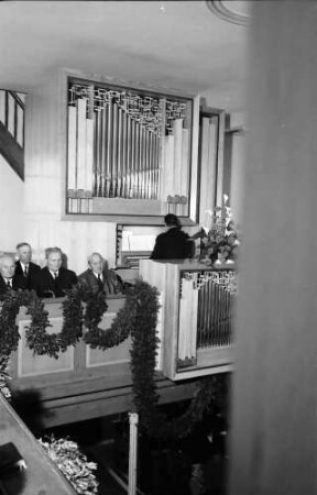 Kirnbach: Orgel (gesamt, mit Kirchenbesuchern)