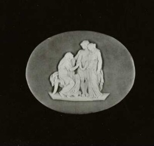 Medaillon mit Relief "Sitzende mit stehendem Paar"