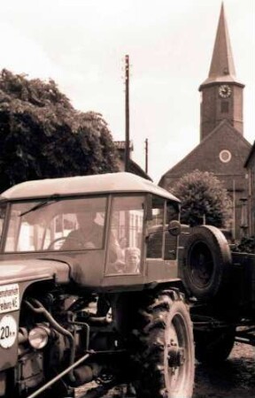 Freiburg/Elbe: Traktor mit Freiburg-Schild