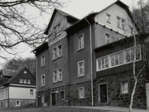 Neukirch, Sanatorium : Neukirch. Elisabethstiftung Sanatorium Valtental, Förderschule (1886, um 1900), Georgenbadstraße 21/25. Straßenansicht (Nr. 25, Haus A)