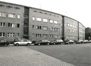 Dresden-Trachau. Wohnsiedlung der Gewobag (1928/um 1935; H. Richter). Wohnblock, Kopernikusstraße 33/39. Straßenansicht