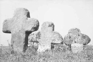 Wolframs-Eschenbach: alte Steinkreuze an der Straße [Sühnekreuze]