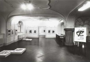 Ausstellung "Plakate der Galerie Maeght, Paris" : Eingangshalle mit der Ausstellung "Plakate der Galerie Maeght, Paris"