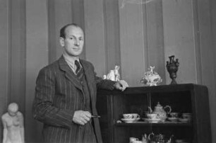 Leesment, Leo