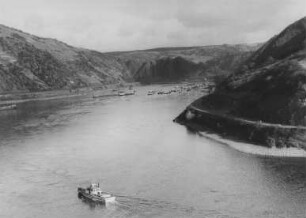 Schiffsansammlung am Mittelrhein