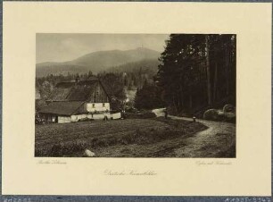 Landschaft im Zittauer Gebirge: Fachwerkhaus in Oybin und Blick zum Hochwald mit Aussichtsturm, Reihe