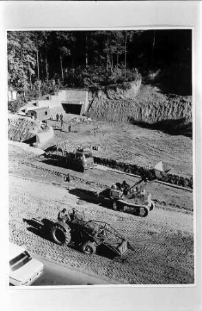 Freiburg i. Br.: Schlossbergbunker, Eingang Schlossbergstraße mit Baustelle