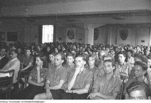 Dresden. Sitzung der Stadtverordneten Dresdens, Auftritt eines FDJ-Chores, Juli 1950 & Stadtverordneten-Sitzung, Juli 1950