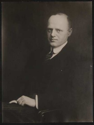 Portrait von Rudolf Alexander Schröder, sitzend
