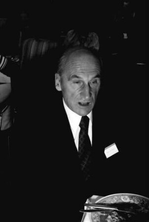 27. Tagung 1977 Chemiker; Sitzreihen im Theater: Vladimir Prelog