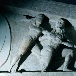 Korfu. Archäologisches Museum. Gigantenkampf. Eckszene rechts im Westgiebel des Artemis-Tempels, um 590/580 v. Chr