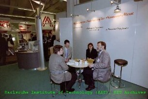 Messestand der Hermann von Helmholtz-Gemeinschaft Deutscher Forschungszentren (HGF) auf der Hannover-Messe 1998