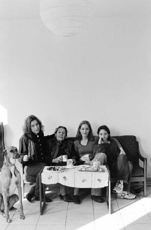Familienportrait: Galia Bar Or, Tamara Silber, Lihi und Maya
