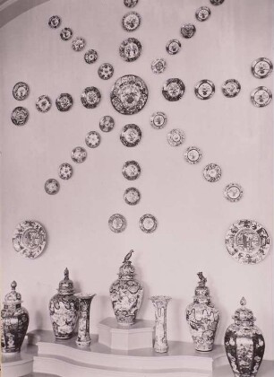 Porzellansammlung Dresden : Dresden, Zwinger, Inneres, Ausstellung der Porzellansammlung. Bogengalerie J mit chinesischen und japanischen Porzellanen. Neuaufstellung, Eröffnung 23. 9. 1962