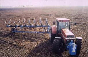 Fotografie: Volldrehpflug, Wendende Bodenbearbeitung, Allradtraktor, Drehpflug