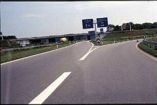 Einfahrt in Tangente Südost (Basel Richtung Appenweiher) von Nebenfahrbahn Ost (Basel Richtung Karlsruhe)