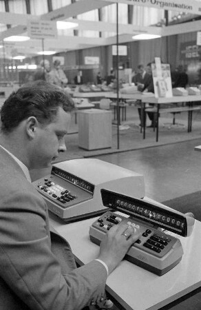 Fachausstellung "das rationelle büro 1967" in der Schwarzwaldhalle.